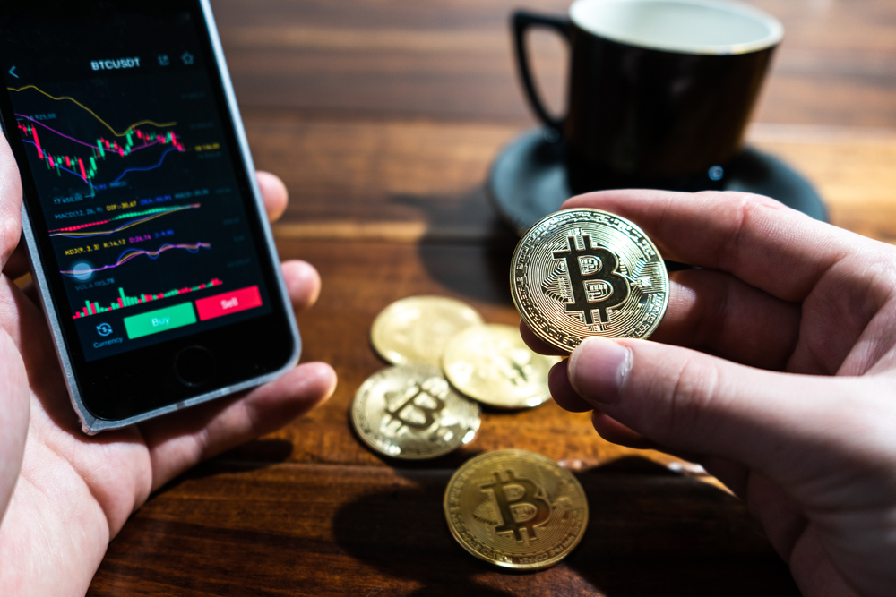 Bitcoin alebo akcie: Do čoho investovať?