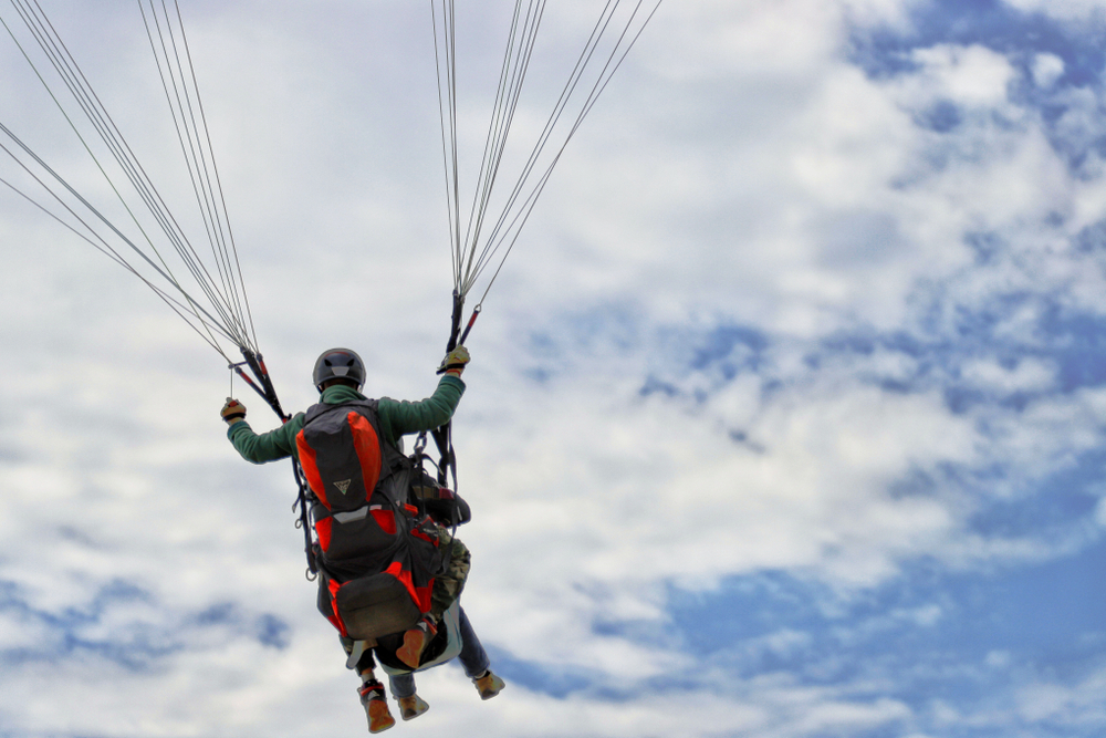 Hľadáte darček pre dvoch? Vyskúšajte paragliding