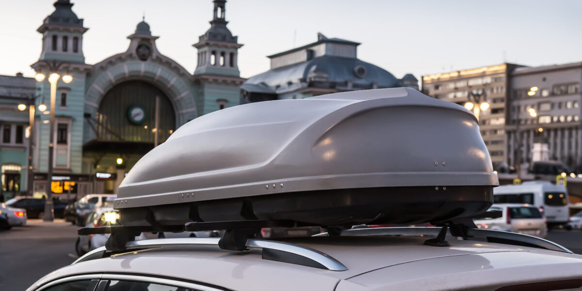 Výber strešného boxu na auto podľa veľkosti, tvaru a typu vozidla