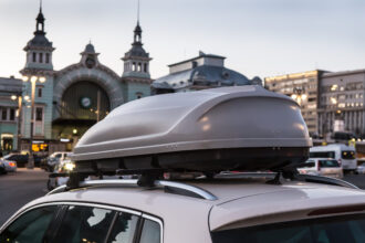 Výber strešného boxu na auto podľa veľkosti, tvaru a typu vozidla